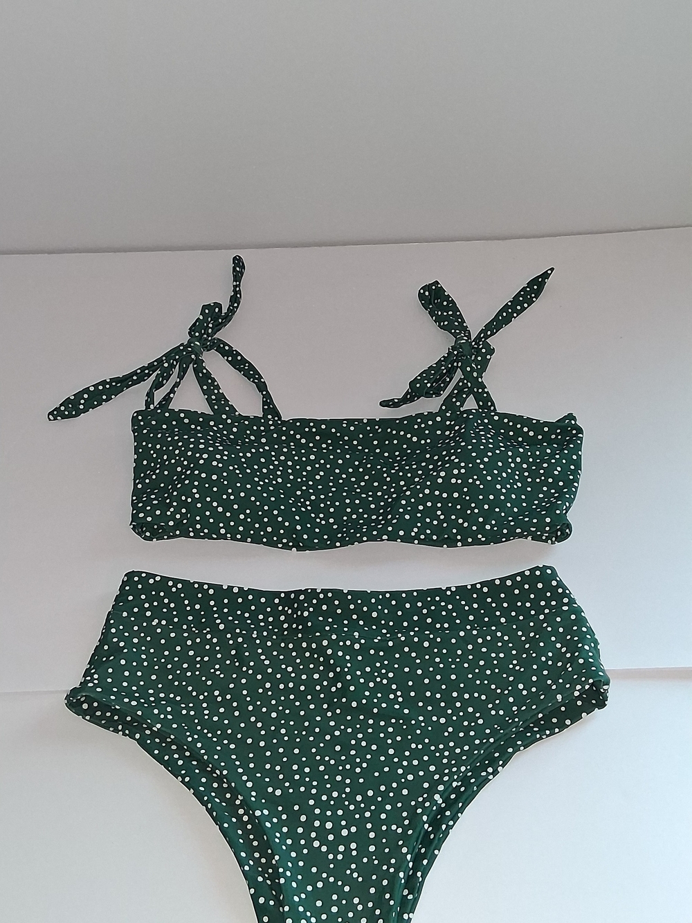 NEW without Tags, Green Polka Dot Women's Bikini with Tie Straps Size Medium